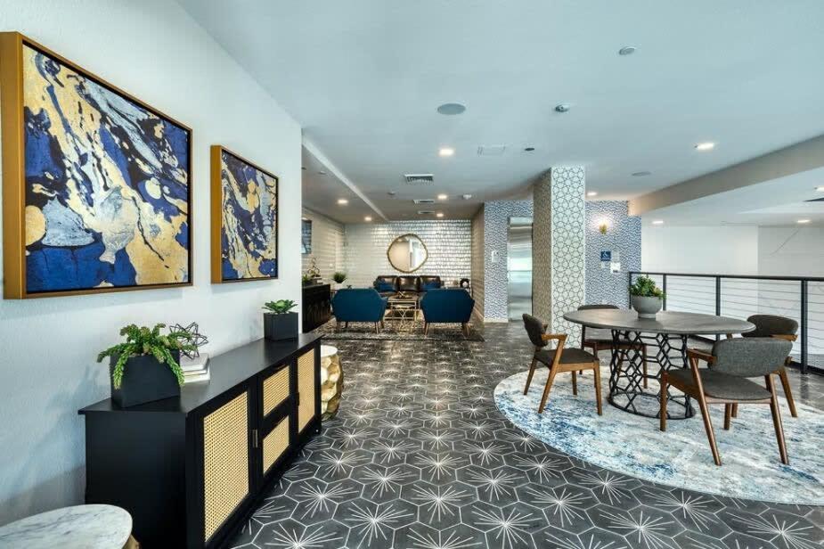 Phx Roro Gym Pool Pets Parking #11 By Cozysuites Apartment *
